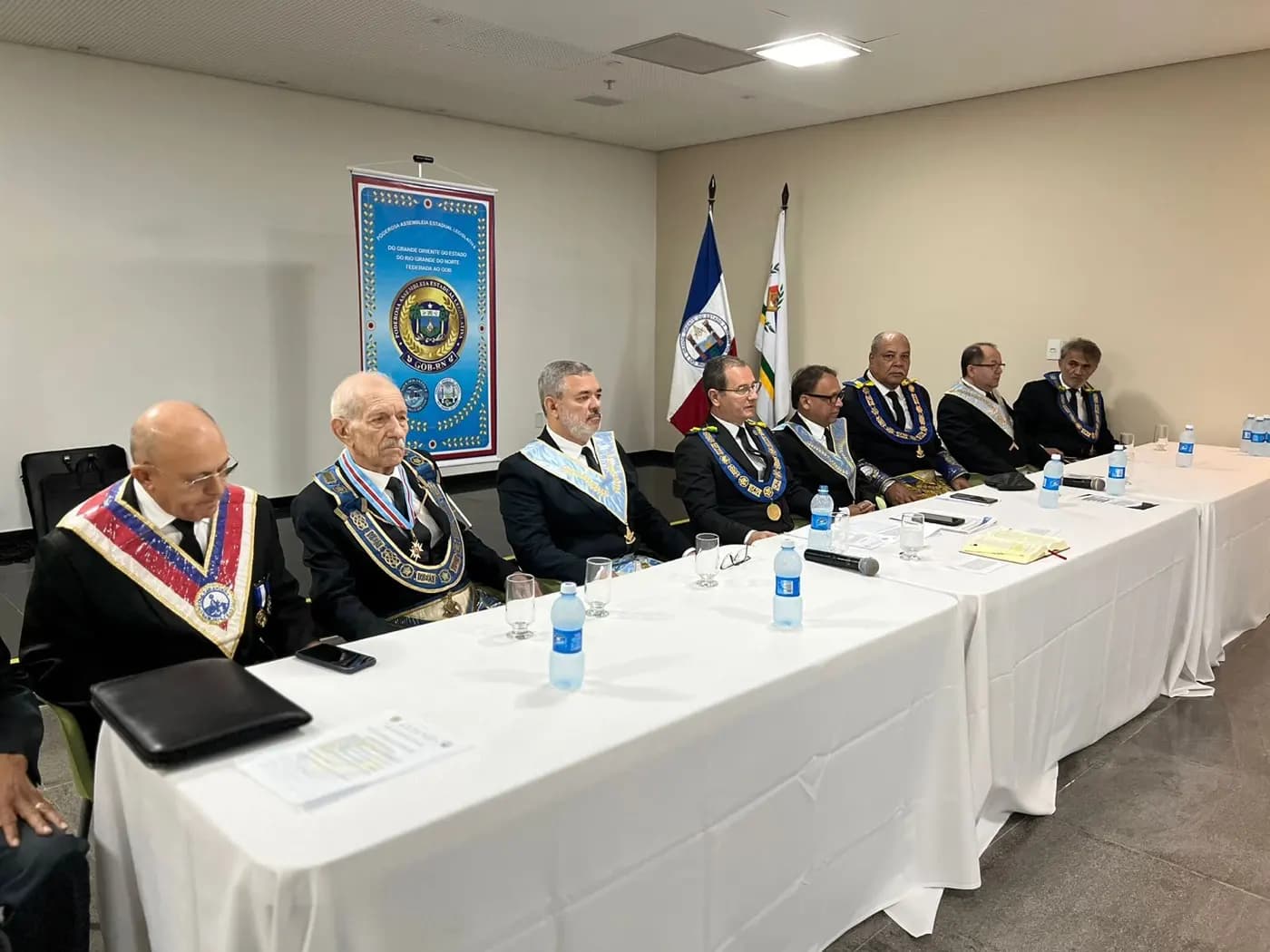 Registro fotográfico: POSSE E TRANSMISSÃO DE CARGOS DE GRÃO-MESTRE E GRÃO-MESTRE ADJUNTO – GOB/RN