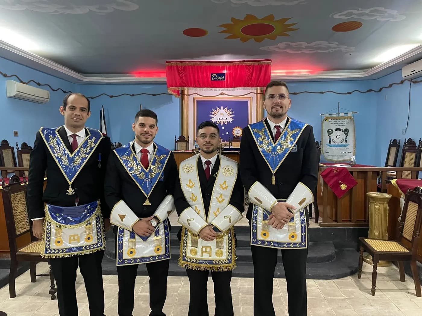 Registro fotográfico: SESSÃO MAGNA DE INSTALAÇÃO E POSSE DE VENERÁVEL MESTRE E DIRETORIA DA LOJA UNIVERSITÁRIA POETA RENATO CALDAS, Nº 4307, ORIENTE DE ASSÚ/RN.