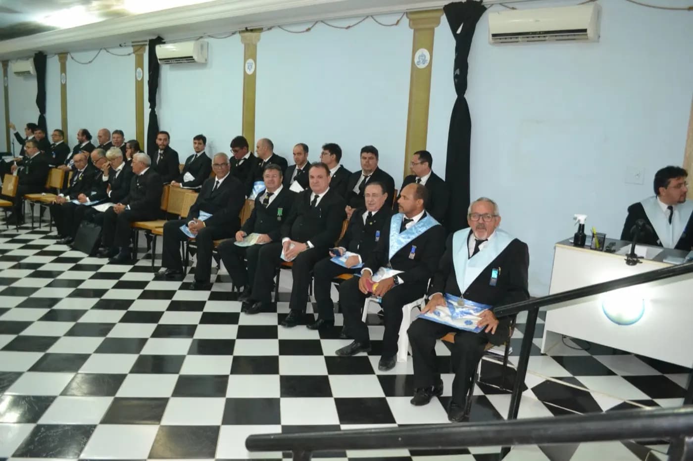 Registro fotográfico: SESSÃO MAGNA DE INSTALAÇÃO E POSSE DE VENERÁVEL MESTRE E DIRETORIA DA ARLS MANOEL REGINALDO DA ROCHA, Nº 2.439, ORIENTE DE PAU DOS FERROS/RN