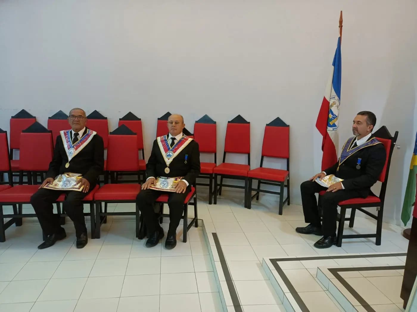 Registro fotográfico: SESSÃO MAGNA PÚBLICA ALUSIVA A 13º ANO DE FUNDAÇÃO DA ARLS UNIVERSITÁRIA MÁRIO VILAR DE MELO, Nº 4.085, ORIENTE DE NATAL/RN