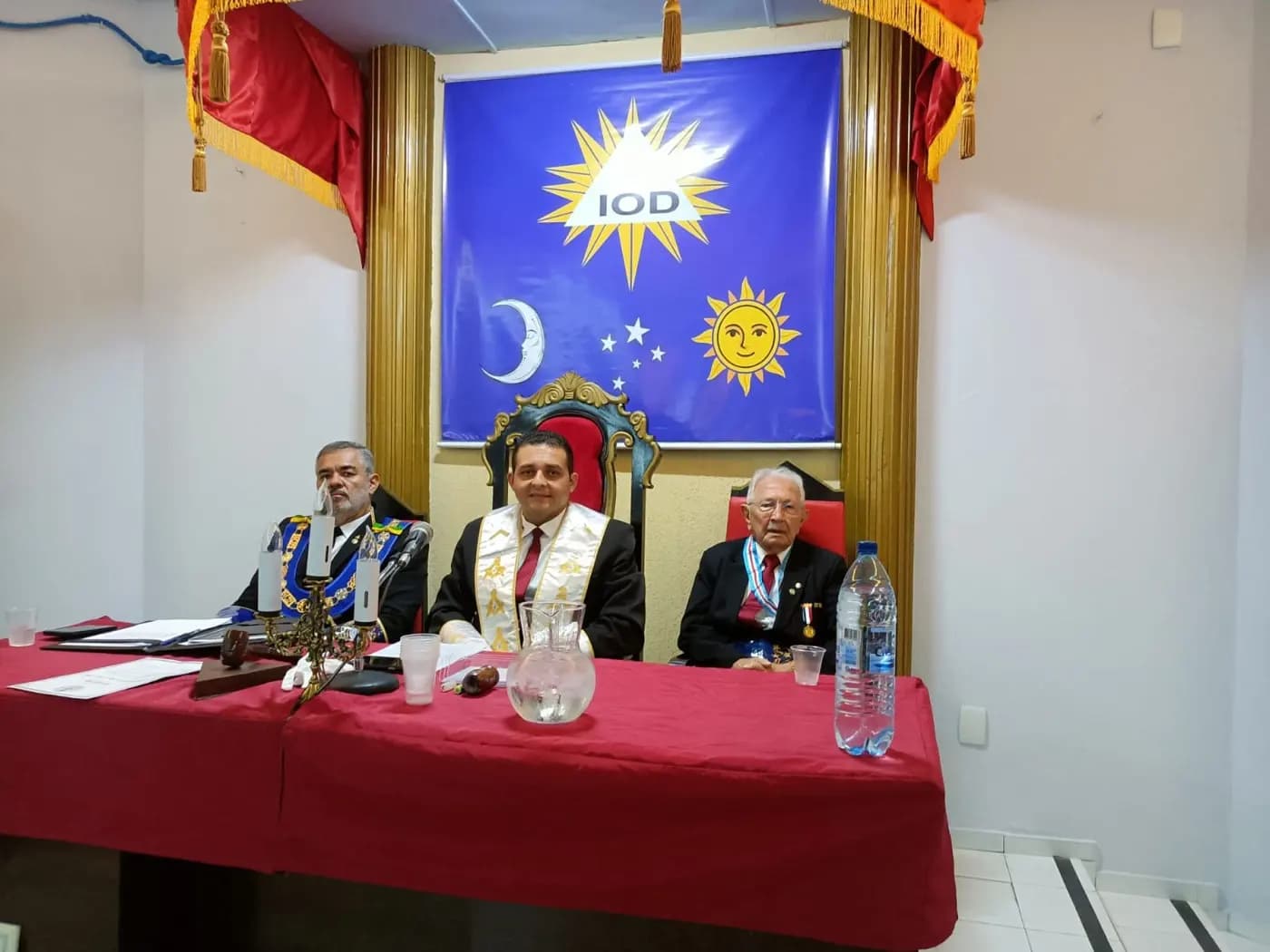 Registro fotográfico: SESSÃO MAGNA PÚBLICA ALUSIVA A 13º ANO DE FUNDAÇÃO DA ARLS UNIVERSITÁRIA MÁRIO VILAR DE MELO, Nº 4.085, ORIENTE DE NATAL/RN