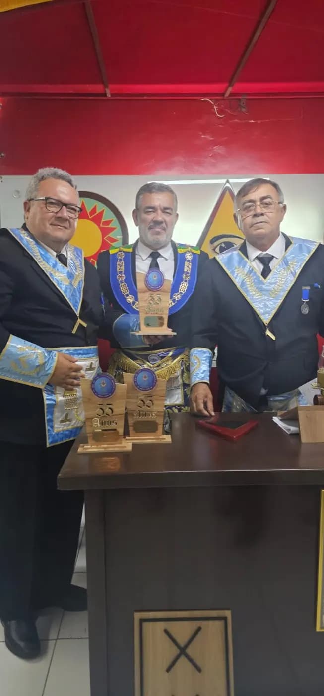 Registro fotográfico: PARTICIPAÇÃO DO GRÃO-MESTRE GOB/RN E COMITIVA NA SESSÃO CONJUNTA DAS LOJAS DA 3ª REGIÃO, ALUSIVA AO ANIVERSÁRIO DA ARLS FRATERNIDADE E JUSTIÇA, ORIENTE DE CURRAIS NOVOS/RN
