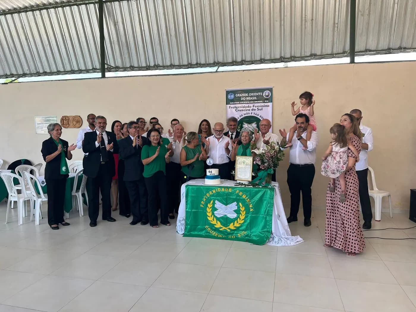 Registro fotográfico: SESSÃO MAGNA DE INICIAÇÃO NA ARLS GENTIL MARINHO, N° 2070, ORIENTE DE PARNAMIRIM/RN, E ALMOÇO ALUSIVO AO SEU 44º ANO DE FUNDAÇÃO