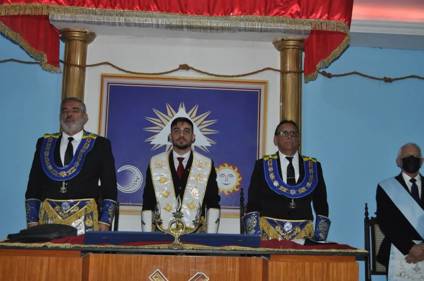 Registro fotográfico: SESSÃO MAGNA PÚBLICA ALUSIVA AO 10º ANO DE FUNDAÇÃO DA ARLS UNIVERSITÁRIA POETA RENATO CALDAS, Nº 4.307, ORIENTE DE ASSU/RN