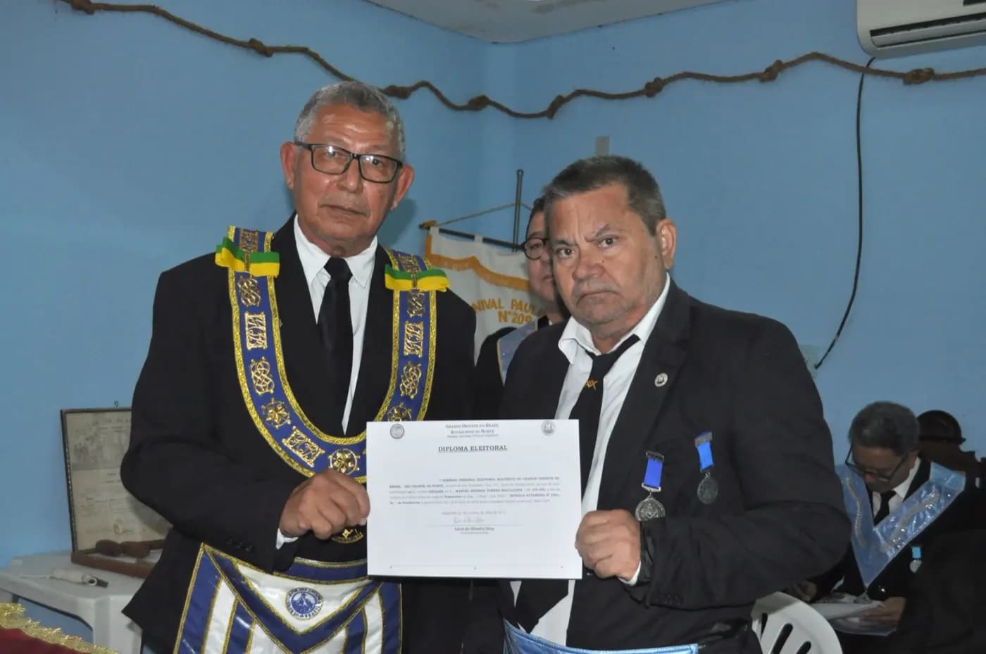 Registro fotográfico: SESSÃO MAGNA DE INSTALAÇÃO E POSSE DE VENERÁVEL MESTRE E DIRETORIA DA ARLS ESTRELA ALTANEIRA, Nº 2.361, ORIENTE DE PENDÊNCIAS/RN