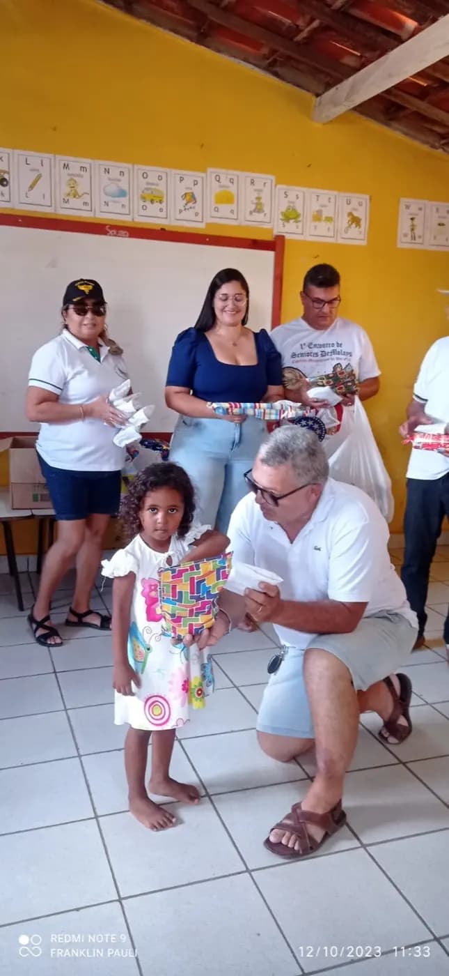 Registro fotográfico: AÇÃO FILANTRÓPICA REALIZADA PELA ARLS LUIZ GONZAGA DO NASCIMENTO, Nº 4.567, ORIENTE DE SANTA MARIA/RN, EM CONJUNTO COM A FRATERNIDADE FEMININA CRUZEIRO DO SUL – FLOR DO MANDACARU
