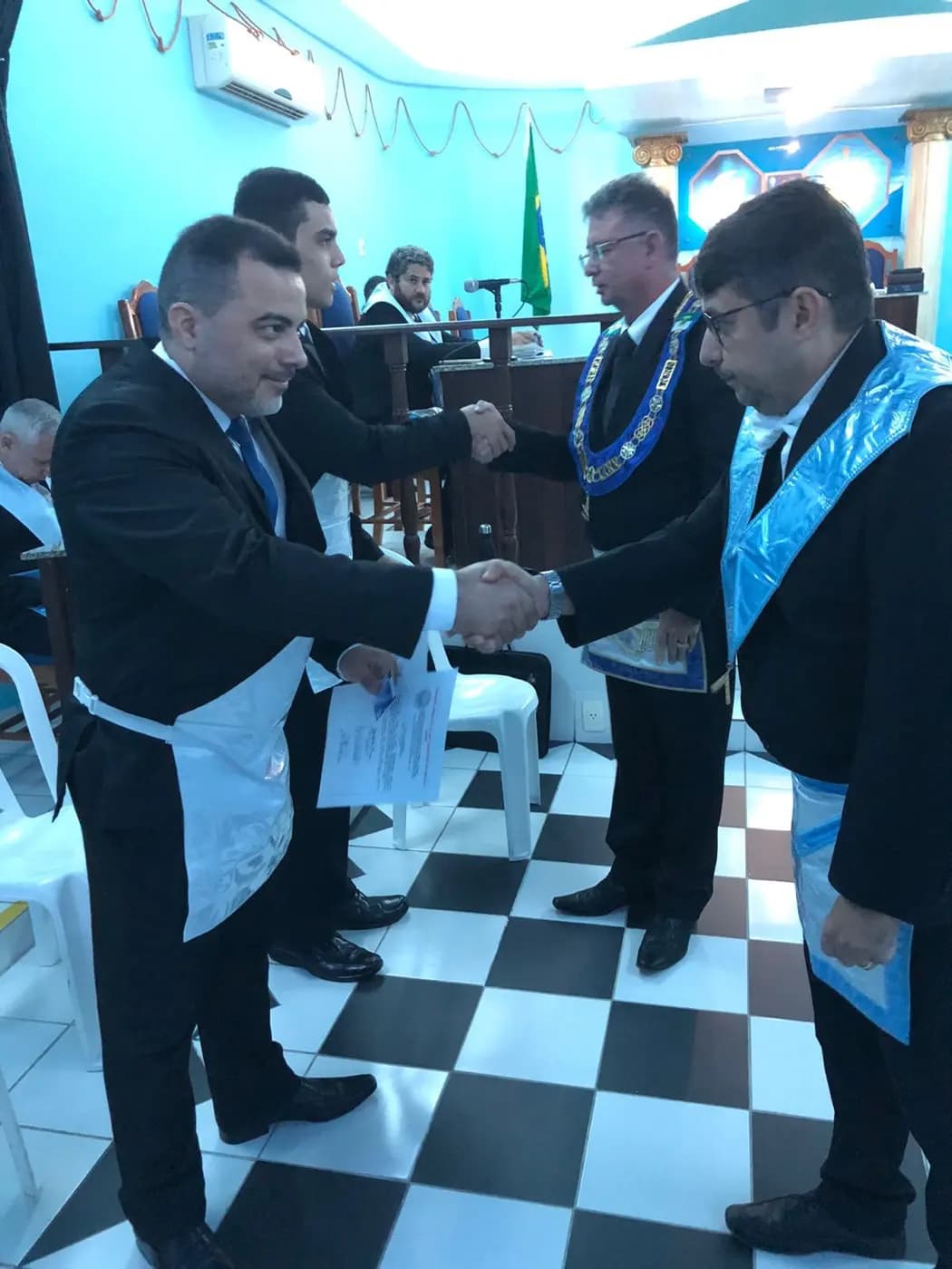 Registro fotográfico: PARTICIPAÇÃO DO VENERÁVEL IRMÃO RANNIERI DAMASCENO DOS SANTOS, VENERÁVEL MESTRE DA ARLS UNIVERSITÁRIA ESTRELA NATALENSE (GOB/RN), NA SESSÃO MAGNA DE INICIAÇÃO OCORRIDA NA ARLS UNIVERSITÁRIA LUZES DO ORIENTE (GORN) N° 33, ORIENTE DE NATAL/RN