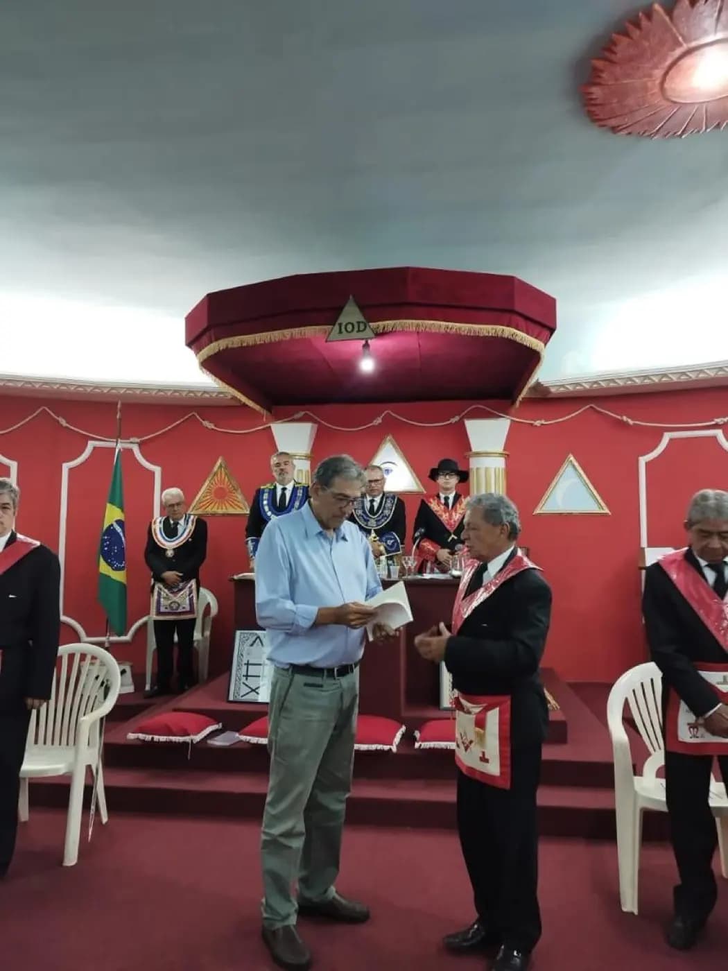 Registro fotográfico: PARTICIPAÇÃO DO GRÃO-MESTRE DO GOB/RN E COMITIVA NA SESSÃO MAGNA PÚBLICA ALUSIVA AO 38º ANO DE FUNDAÇÃO DA ARLS FRATERNIDADE DE PONTA NEGRA, Nº 19, ORIENTE DE NATAL/RN, JURISDICIONADA AO GRANDE ORIENTE DO RIO GRANDE DO NORTE (GORN)
