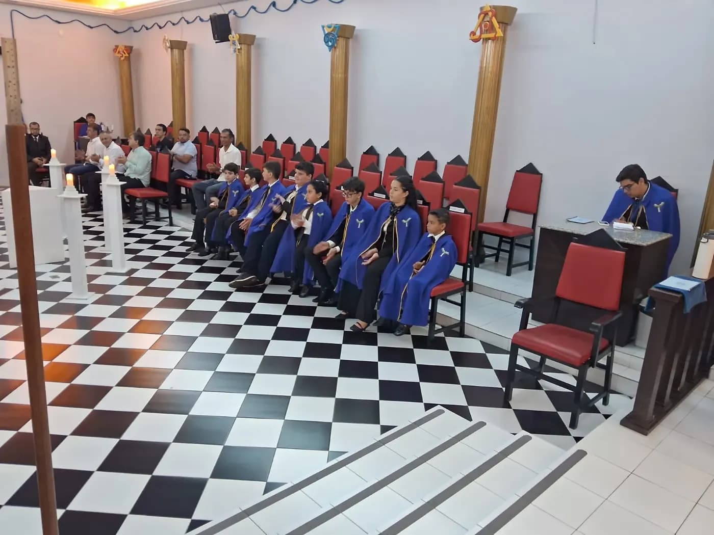 Registro fotográfico: PARTICIPAÇÃO DO GRÃO-MESTRE DO GOB/RN NA SESSÃO DE ADMISSÃO DE NOVOS MEMBROS DO NÚCLEO ALFA UNIÃO NATALENSE APJ GOB RN (AÇÃO PARAMAÇÔNICA JUVENIL) E ALUSIVA AO ANIVERSÁRIO DE 24 ANOS DE FUNDAÇÃO DO NÚCLEO