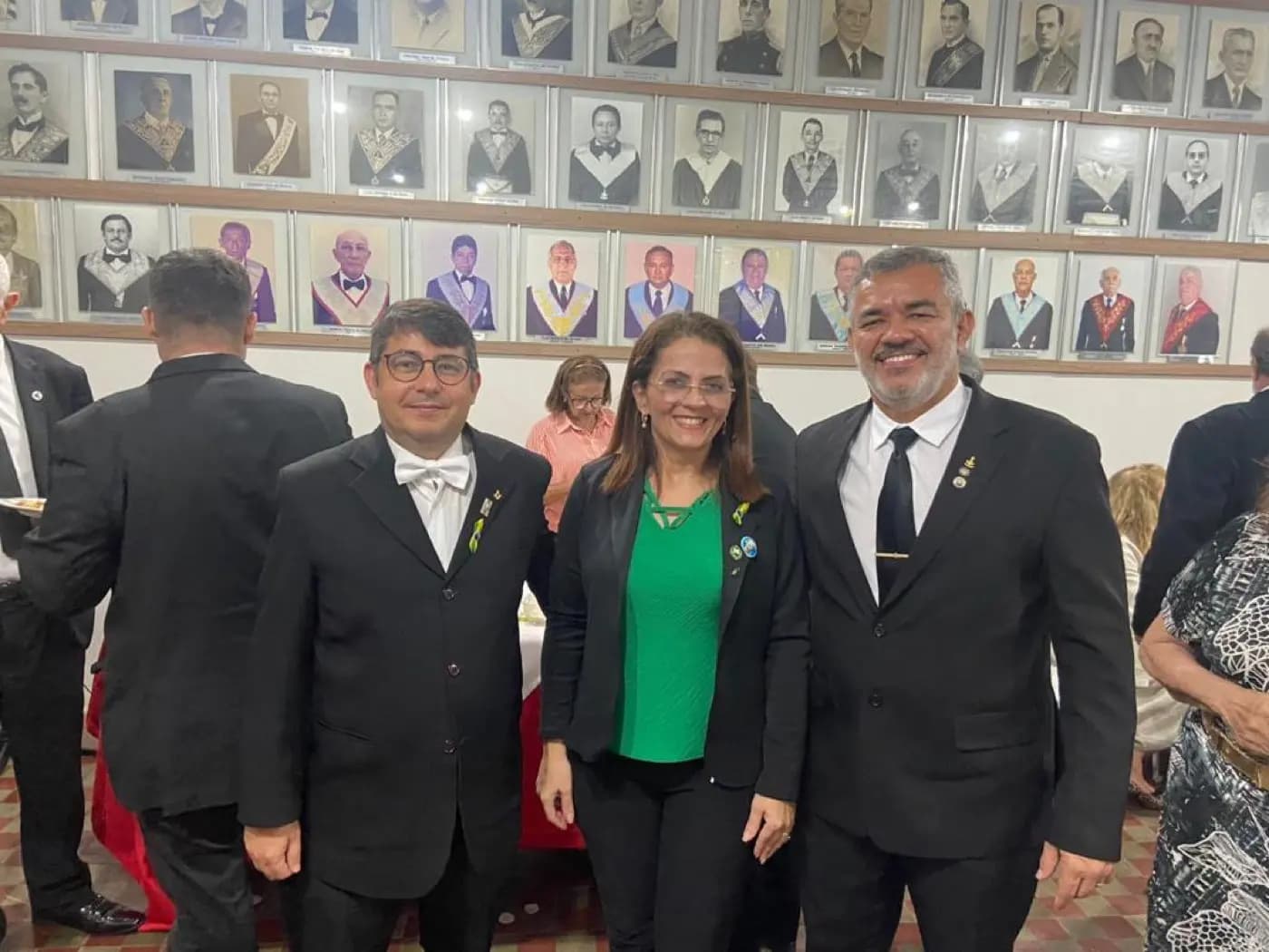 Registro fotográfico: PARTICIPAÇÃO DO GRÃO-MESTRE DO GOB/RN E COMITIVA NA SESSÃO MAGNA PÚBLICA ALUSIVA AO 124º ANO DE FUNDAÇÃO DA LOJA MAÇÔNICA FILHOS DA FÉ, ORIENTE DE NATAL/RN, JURISDICIONADA AO GRANDE ORIENTE DO RIO GRANDE DO NORTE (GORN)