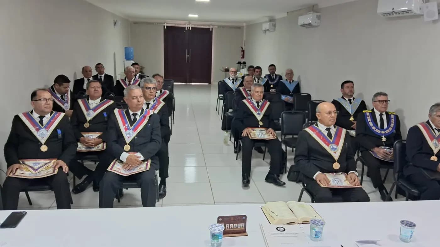 Registro fotográfico: PARTICIPAÇÃO DO GRÃO-MESTRE E DO GRÃO-MESTRE ADJUNTO DO GOB/RN NA PRIMEIRA REUNIÃO ORDINÁRIA DE 2024, DA PODERORA ASSEMBLEIA ESTADUAL LEGISLATIVA DO ESTADO DO RIO GRANDE DO NORTE (PAEL/RN).