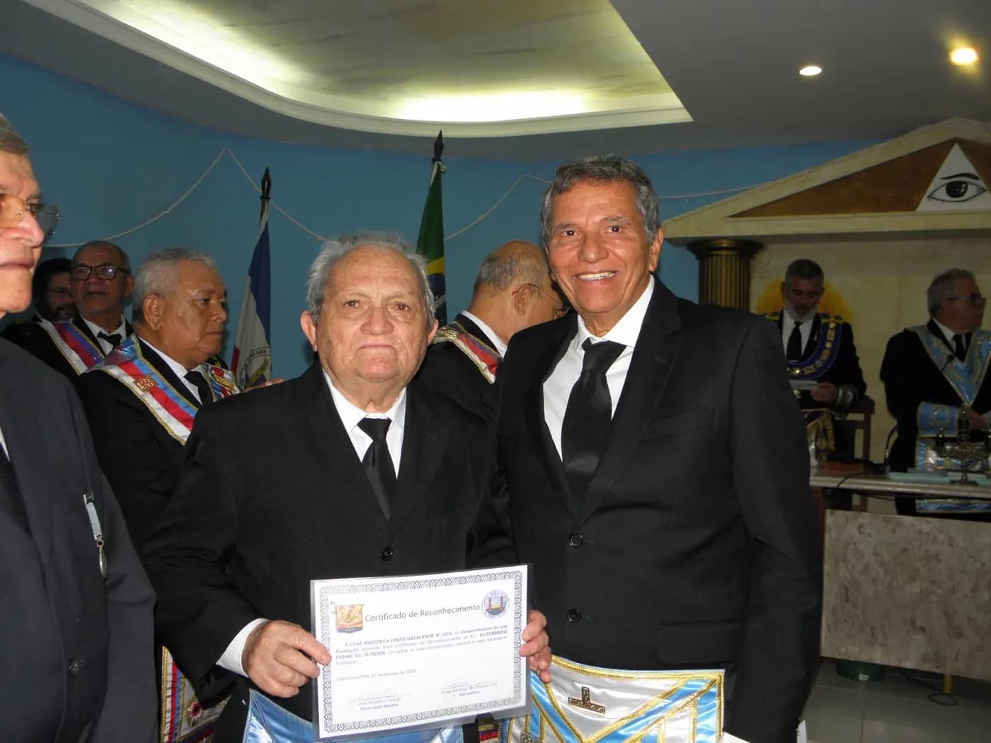 Registro fotográfico: SESSÃO MAGNA PÚBLICA ALUSIVA AO 50º ANO DE FUNDAÇÃO DA ARLS UNIÃO NATALENSE, Nº 2.414, ORIENTE DE PARNAMIRIM/RN.