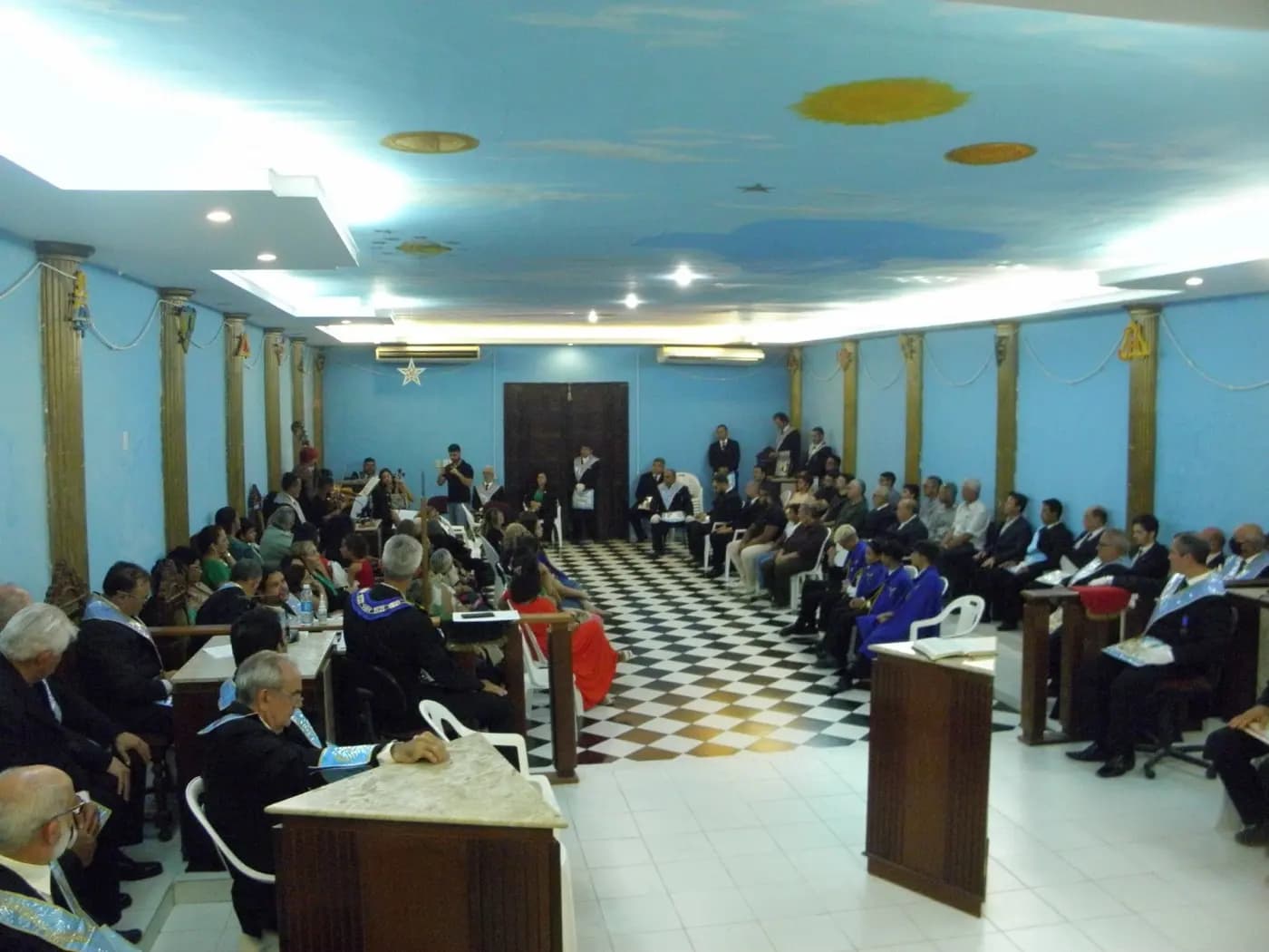 Registro fotográfico: SESSÃO MAGNA PÚBLICA ALUSIVA AO 50º ANO DE FUNDAÇÃO DA ARLS UNIÃO NATALENSE, Nº 2.414, ORIENTE DE PARNAMIRIM/RN.