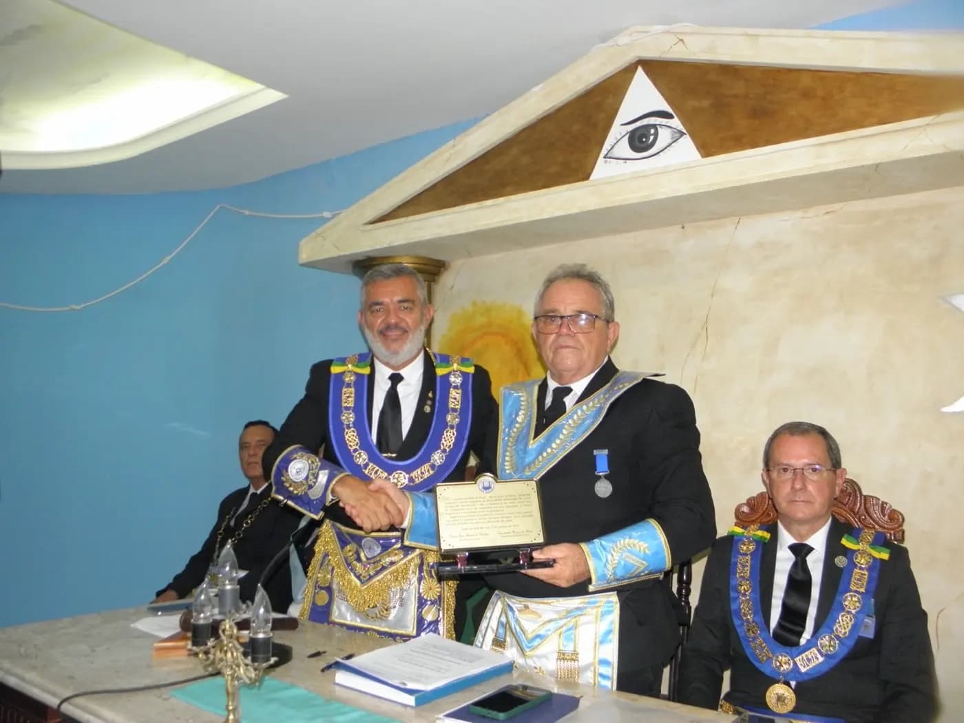 Registro fotográfico: SESSÃO MAGNA PÚBLICA ALUSIVA AO 50º ANO DE FUNDAÇÃO DA ARLS UNIÃO NATALENSE, Nº 2.414, ORIENTE DE PARNAMIRIM/RN.