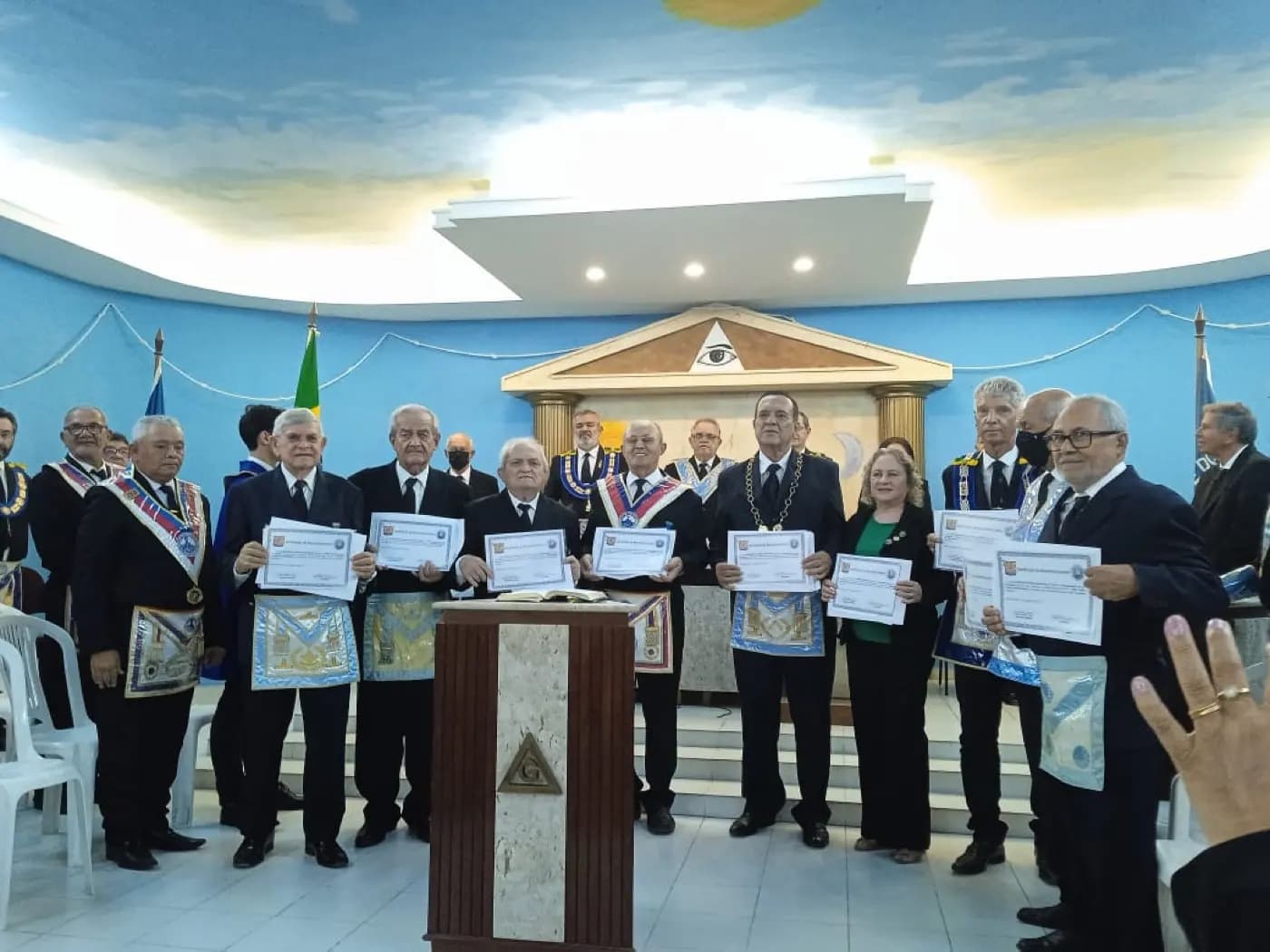 Registro fotográfico: SESSÃO MAGNA PÚBLICA ALUSIVA AO 50º ANO DE FUNDAÇÃO DA ARLS UNIÃO NATALENSE, Nº 2.414, ORIENTE DE PARNAMIRIM/RN.