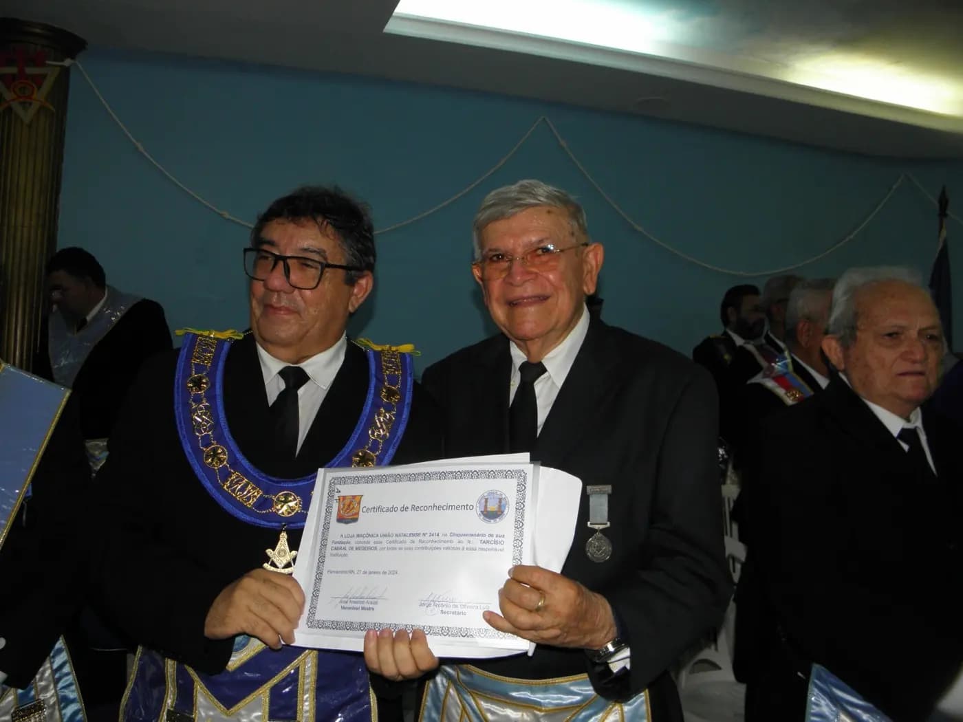 Registro fotográfico: SESSÃO MAGNA PÚBLICA ALUSIVA AO 50º ANO DE FUNDAÇÃO DA ARLS UNIÃO NATALENSE, Nº 2.414, ORIENTE DE PARNAMIRIM/RN.