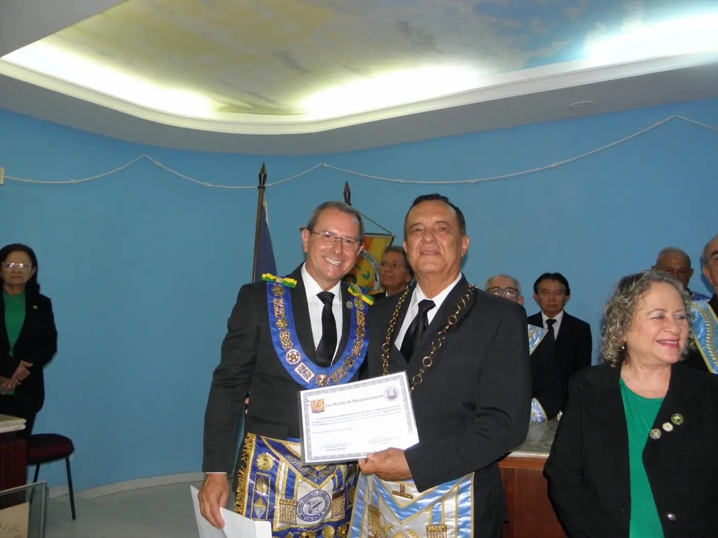 Registro fotográfico: SESSÃO MAGNA PÚBLICA ALUSIVA AO 50º ANO DE FUNDAÇÃO DA ARLS UNIÃO NATALENSE, Nº 2.414, ORIENTE DE PARNAMIRIM/RN.