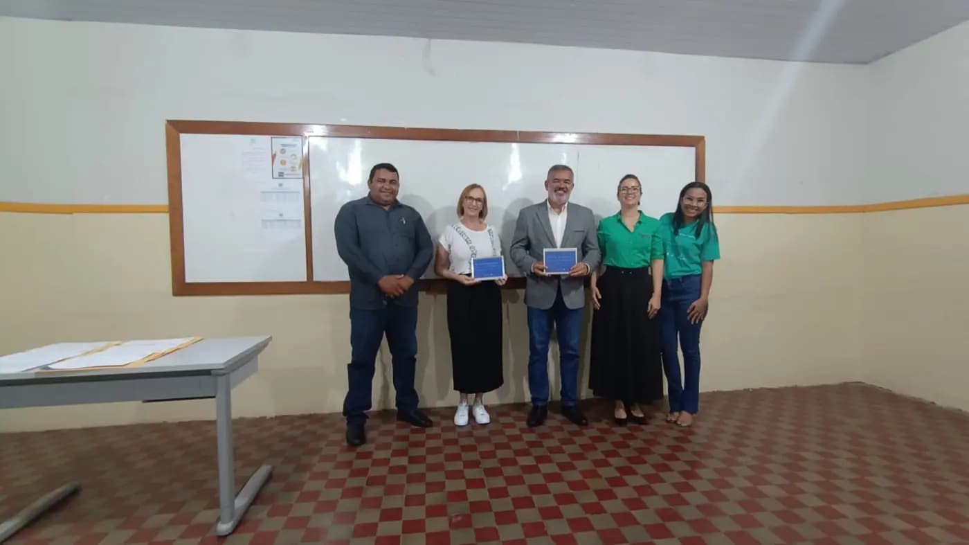 Registro fotográfico: PARTICIPAÇÃO DO GRÃO-MESTRE DO GOB/RN EM SOLENIDADE DE ENCERRAMENTO DE CURSO PROMOVIDO PELO SENAC, NA ESCOLA ESTADUAL VIGÁRIO BARTOLOMEU.