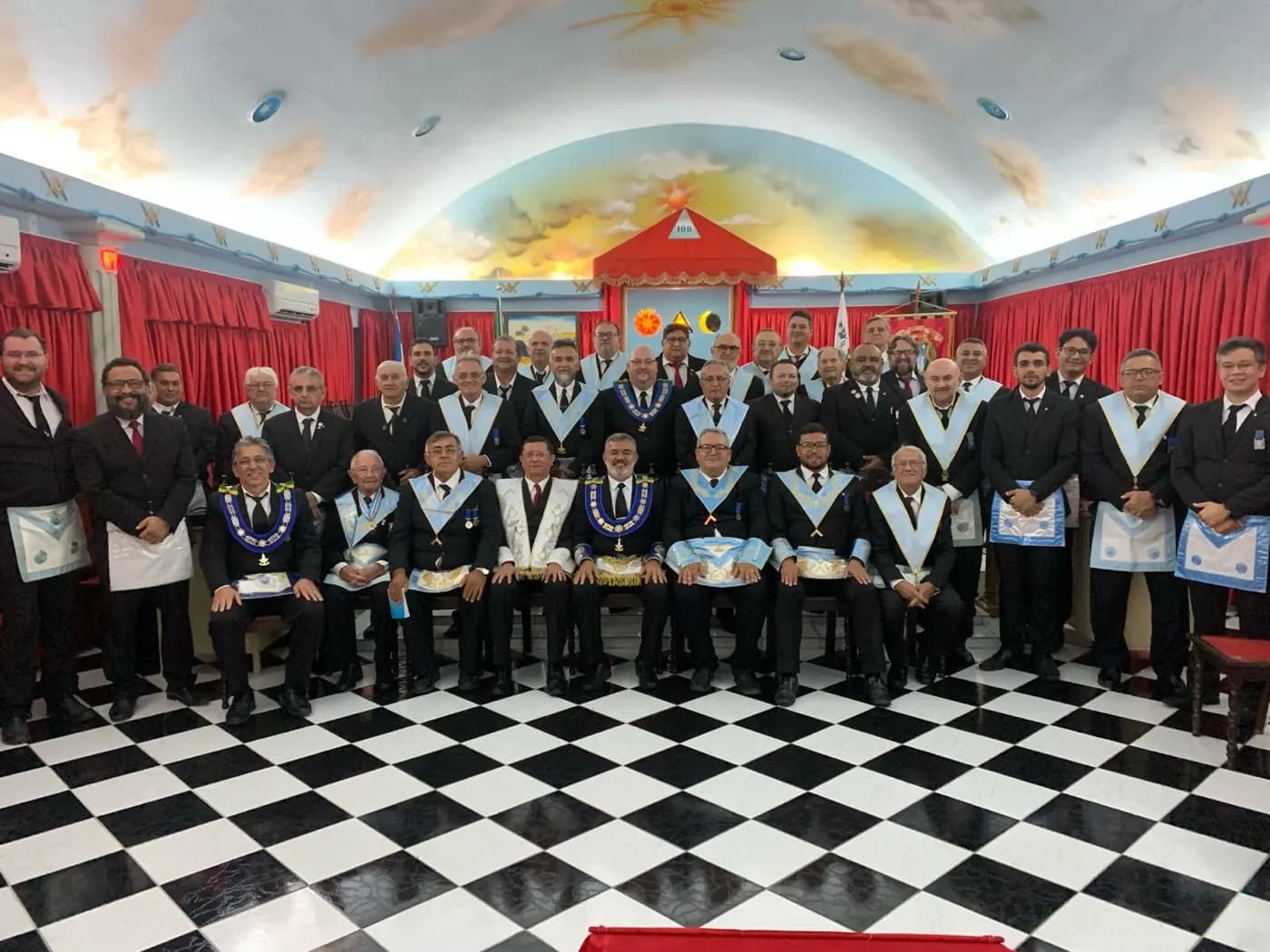 Registro fotográfico: PARTICIPAÇÃO DO GRÃO-MESTRE GOB/RN NA SESSÃO CONJUNTA DAS LOJAS DA 3ª REGIÃO, OCORRIDA NO TEMPLO DA ARLS TRABALHO E FRATERNIDADE Nº 1.518, ORIENTE DE CAICÓ/RN.