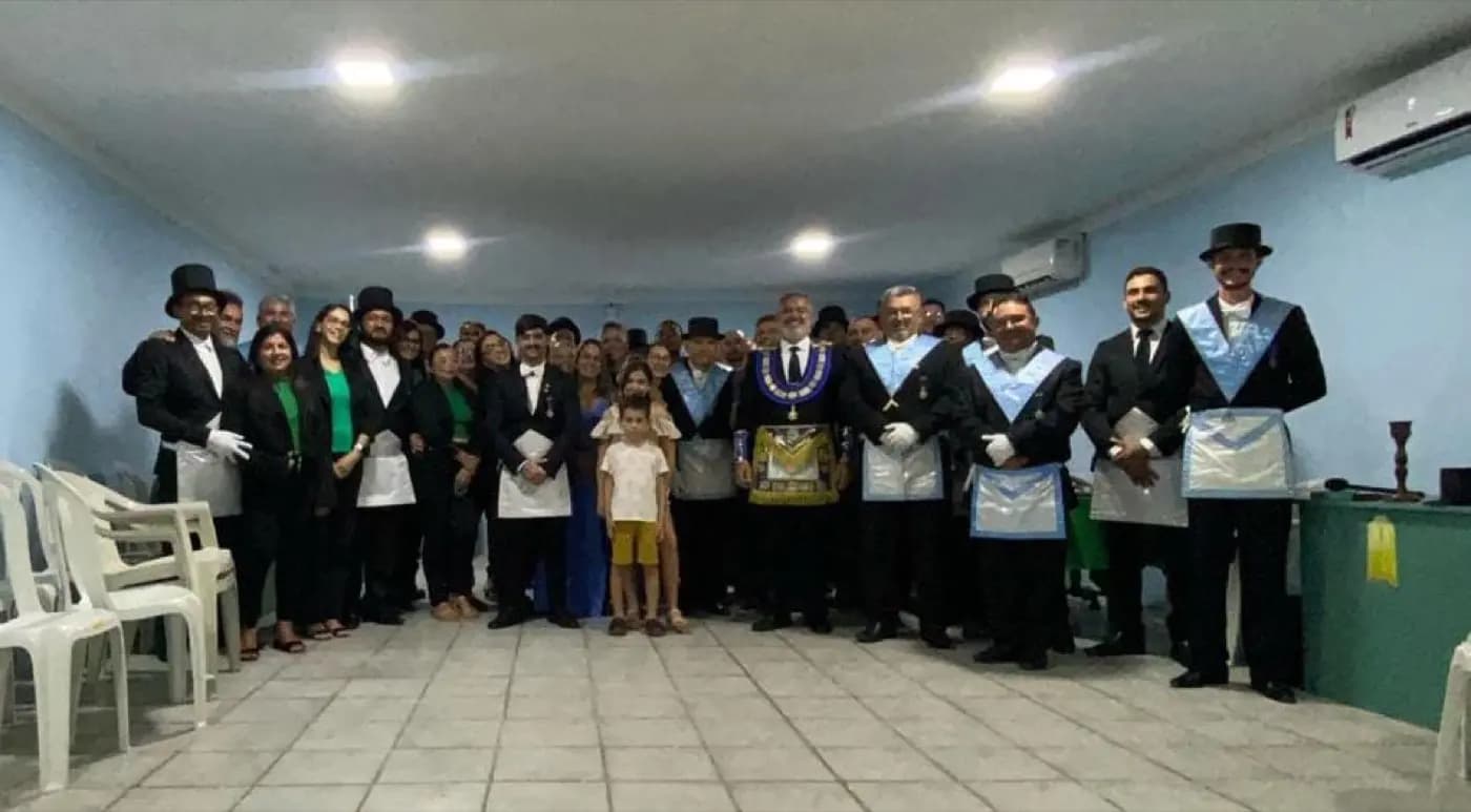 Registro fotográfico: PARTICIPAÇÃO DO GRÃO-MESTRE DO GOB/RN NA SESSÃO MAGNA PÚBLICA NA ARLS LUIZ GONZAGA DO NASCIMENTO, N° 4.567, ORIENTE DE SANTA MARIA/RN.