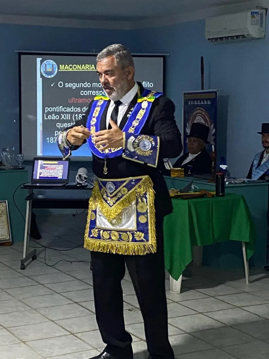 Registro fotográfico: PARTICIPAÇÃO DO GRÃO-MESTRE DO GOB/RN NA SESSÃO MAGNA PÚBLICA NA ARLS LUIZ GONZAGA DO NASCIMENTO, N° 4.567, ORIENTE DE SANTA MARIA/RN.
