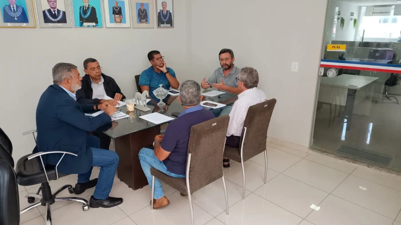 Registro fotográfico: GESTÃO PARTICIPATIVA – 1ª REUNIÃO PARA APRESENTAÇÃO DE PROPOSTA DE DIRETRIZES PARA ARMAZENAMENTO E GUARDA DO ACERVO CIENTÍFICO/FILOSÓFICO DO GOB/RN.