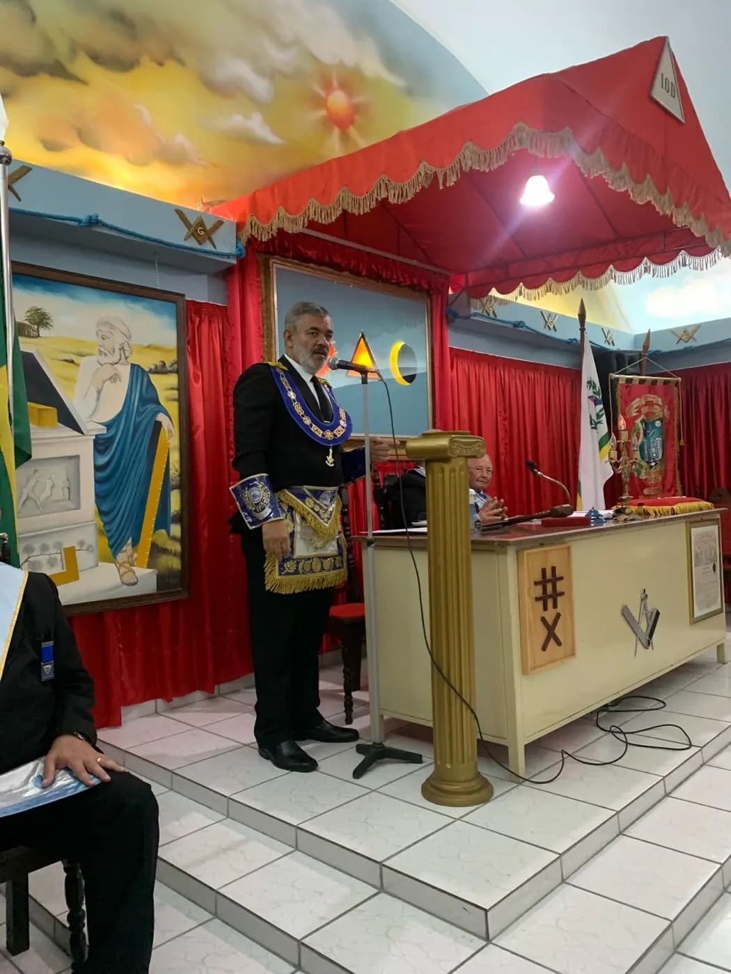 Registro fotográfico: PARTICIPAÇÃO DO GRÃO-MESTRE GOB/RN NA SESSÃO CONJUNTA DAS LOJAS DA 3ª REGIÃO, OCORRIDA NO TEMPLO DA ARLS TRABALHO E FRATERNIDADE Nº 1.518, ORIENTE DE CAICÓ/RN.