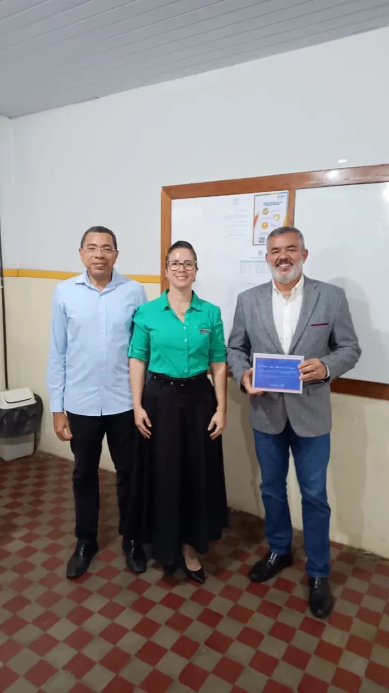 Registro fotográfico: PARTICIPAÇÃO DO GRÃO-MESTRE DO GOB/RN EM SOLENIDADE DE ENCERRAMENTO DE CURSO PROMOVIDO PELO SENAC, NA ESCOLA ESTADUAL VIGÁRIO BARTOLOMEU.