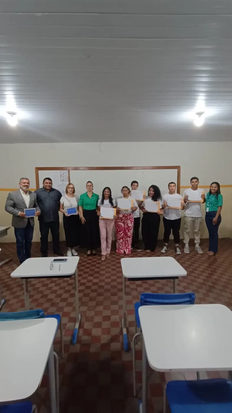 Registro fotográfico: PARTICIPAÇÃO DO GRÃO-MESTRE DO GOB/RN EM SOLENIDADE DE ENCERRAMENTO DE CURSO PROMOVIDO PELO SENAC, NA ESCOLA ESTADUAL VIGÁRIO BARTOLOMEU.