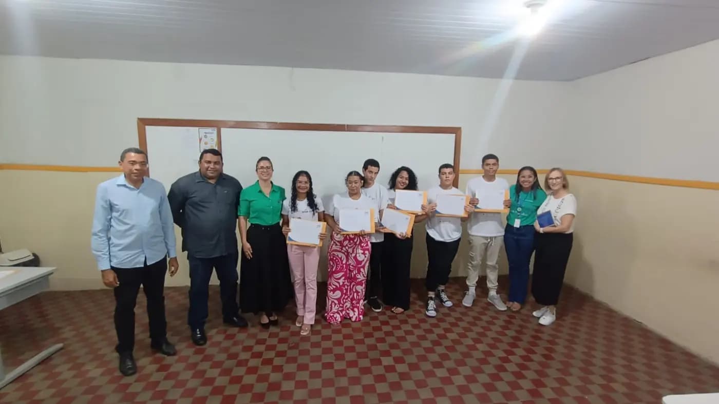 Registro fotográfico: PARTICIPAÇÃO DO GRÃO-MESTRE DO GOB/RN EM SOLENIDADE DE ENCERRAMENTO DE CURSO PROMOVIDO PELO SENAC, NA ESCOLA ESTADUAL VIGÁRIO BARTOLOMEU.