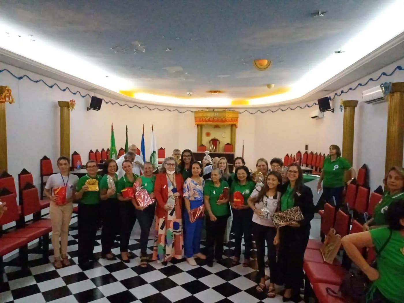 Registro fotográfico: PARTICIPAÇÃO DO GRÃO-MESTRE DO GOB/RN NO ATO COMEMORATIVO AO DIA INTERNACIONAL DA MULHER, OCORRIDO NA ARLS 21 DE MARÇO Nº 152, ORIENTE DE NATAL/RN.