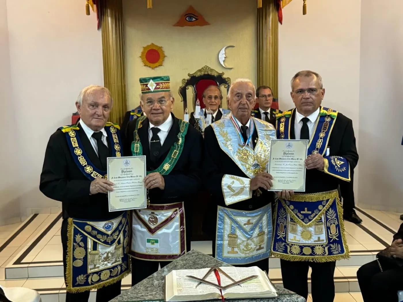 Registro fotográfico: PARTICIPAÇÃO DO GRÃO-MESTRE DO GOB/RN NA SESSÃO MAGNA ALUSIVA AO 188º ANO DE FUNDAÇÃO DA ARLS 21 DE MARÇO, Nº 152, ORIENTE DE NATAL/RN.