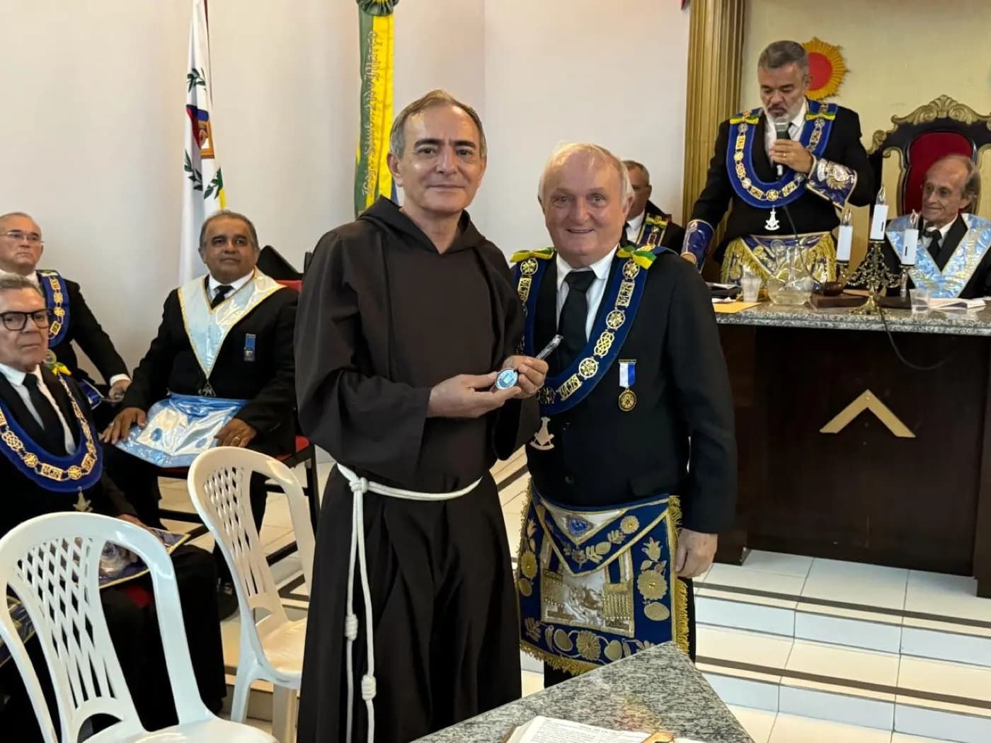 Registro fotográfico: PARTICIPAÇÃO DO GRÃO-MESTRE DO GOB/RN NA SESSÃO MAGNA ALUSIVA AO 188º ANO DE FUNDAÇÃO DA ARLS 21 DE MARÇO, Nº 152, ORIENTE DE NATAL/RN.