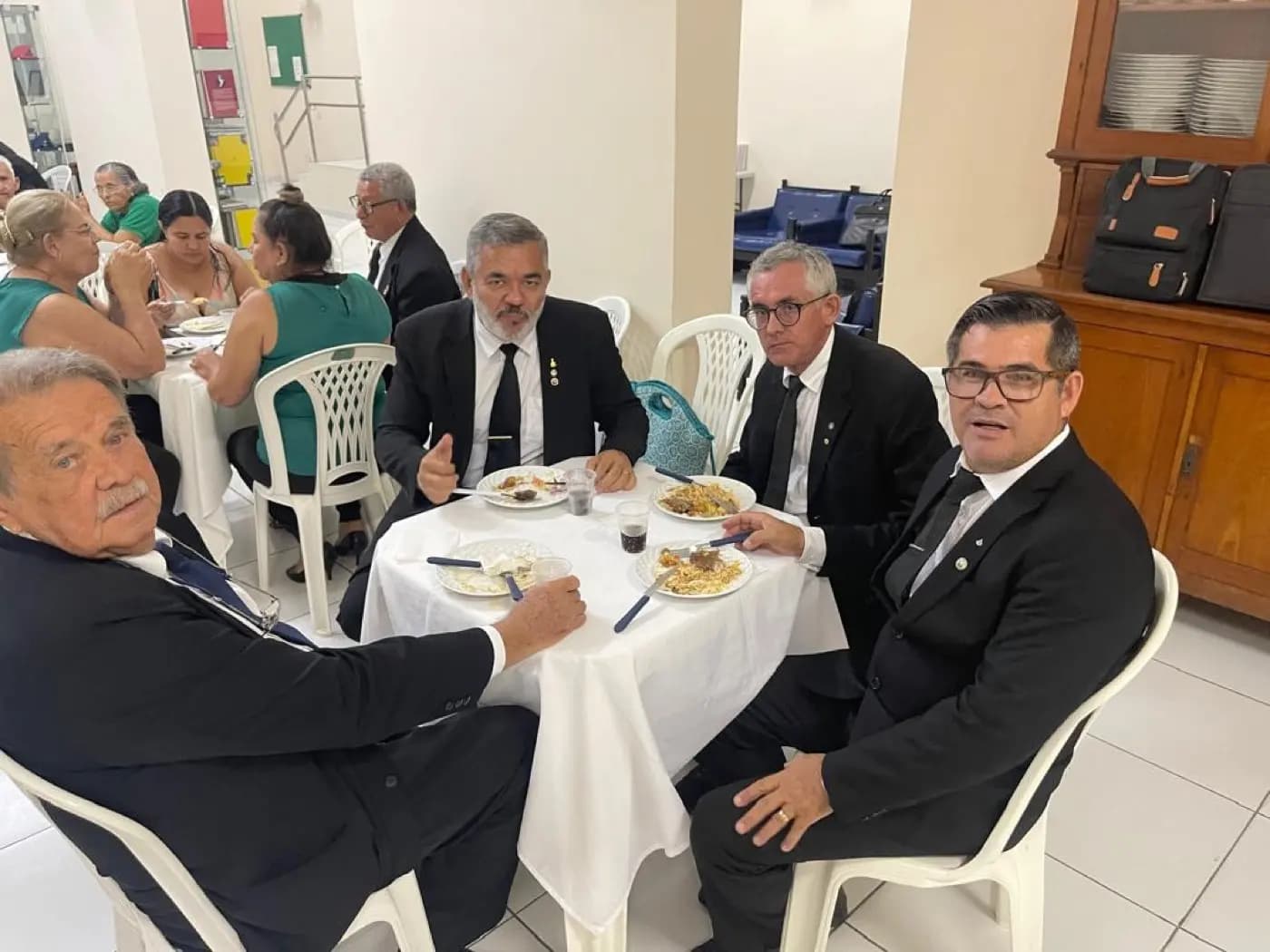 Registro fotográfico: PARTICIPAÇÃO DO GRÃO-MESTRE DO GOB/RN NA SESSÃO MAGNA DE INICIAÇÃO DA ARLS JOÃO CECÍLIO DA COSTA N° 2.116, ORIENTE DE NATAL/RN.