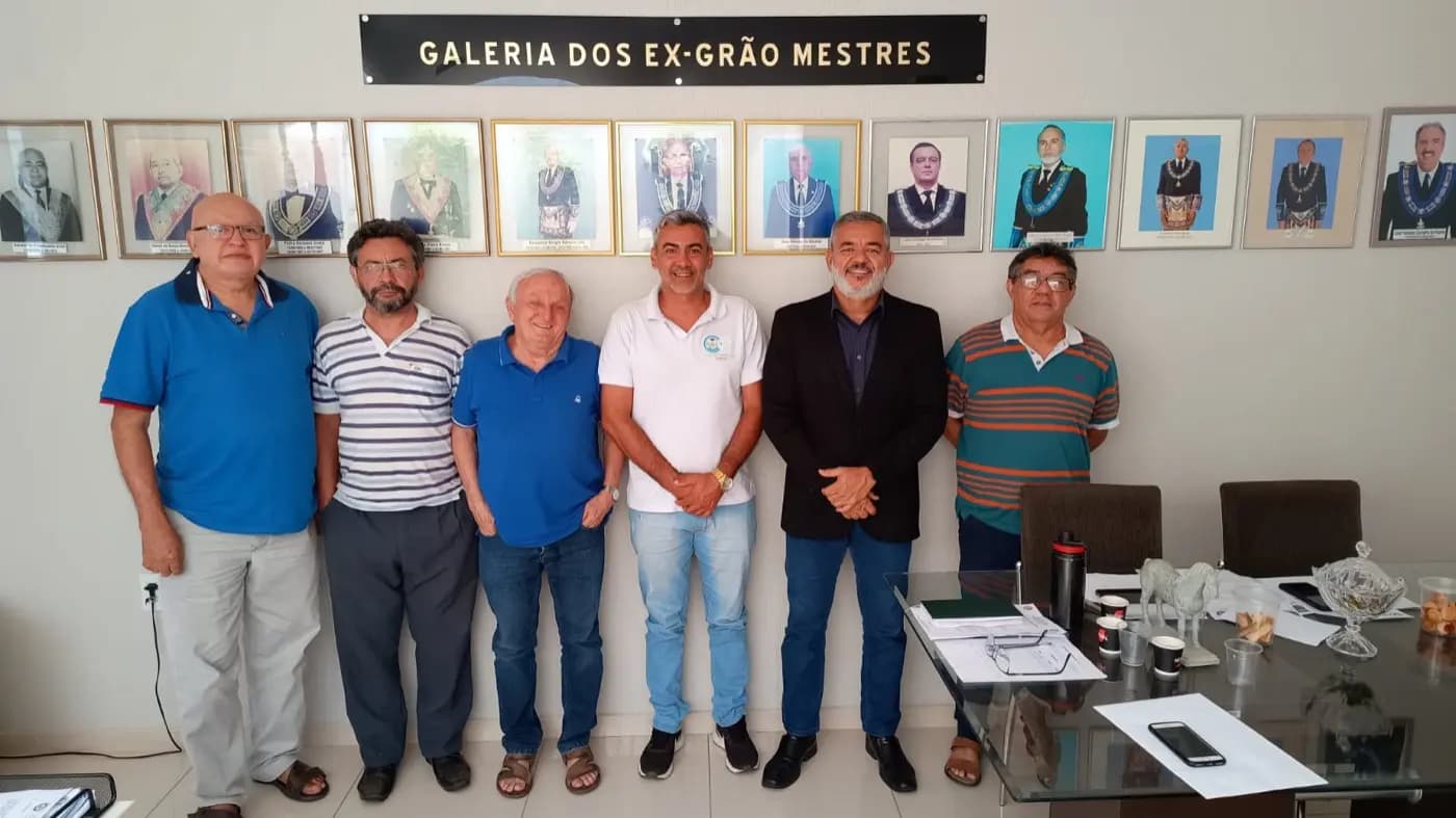 Registro fotográfico: PARTICIPAÇÃO DO GRÃO-MESTRE DO GOB/RN EM REUNIÃO DE TRATATIVAS SOBRE A ARLS SENADOR JOÃO CÂMARA Nº 3.268, ORIENTE DE JOÃO CÂMARA/RN.