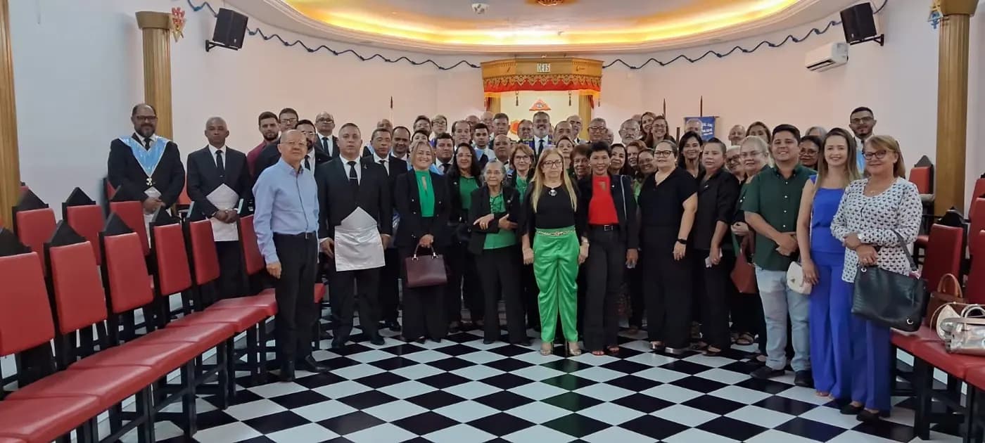 Registro fotográfico: PARTICIPAÇÃO DO GRÃO-MESTRE DO GOB/RN NA SESSÃO MAGNA PÚBLICA DA ARLS JOÃO CECÍLIO DA COSTA N° 2.116, ORIENTE DE NATAL/RN, ALUSIVA AO PERÍODO PASCAL.