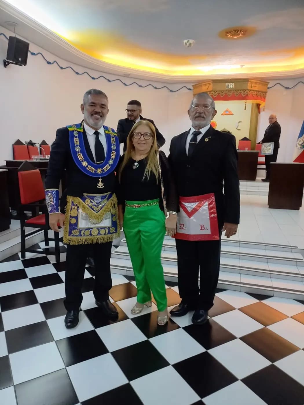 Registro fotográfico: PARTICIPAÇÃO DO GRÃO-MESTRE DO GOB/RN NA SESSÃO MAGNA PÚBLICA DA ARLS JOÃO CECÍLIO DA COSTA N° 2.116, ORIENTE DE NATAL/RN, ALUSIVA AO PERÍODO PASCAL.