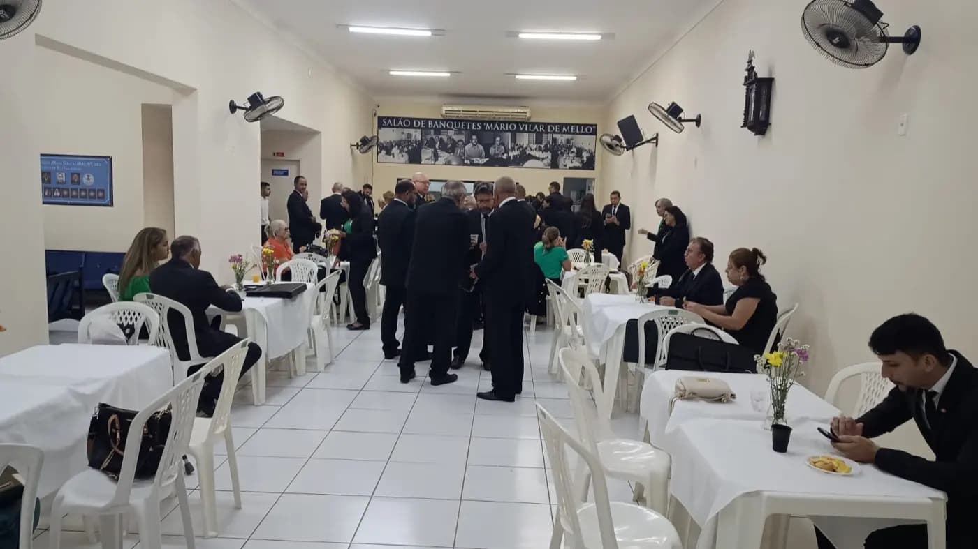 Registro fotográfico: PARTICIPAÇÃO DO GRÃO-MESTRE DO GOB/RN NA SESSÃO MAGNA PÚBLICA DA ARLS JOÃO CECÍLIO DA COSTA N° 2.116, ORIENTE DE NATAL/RN, ALUSIVA AO PERÍODO PASCAL.
