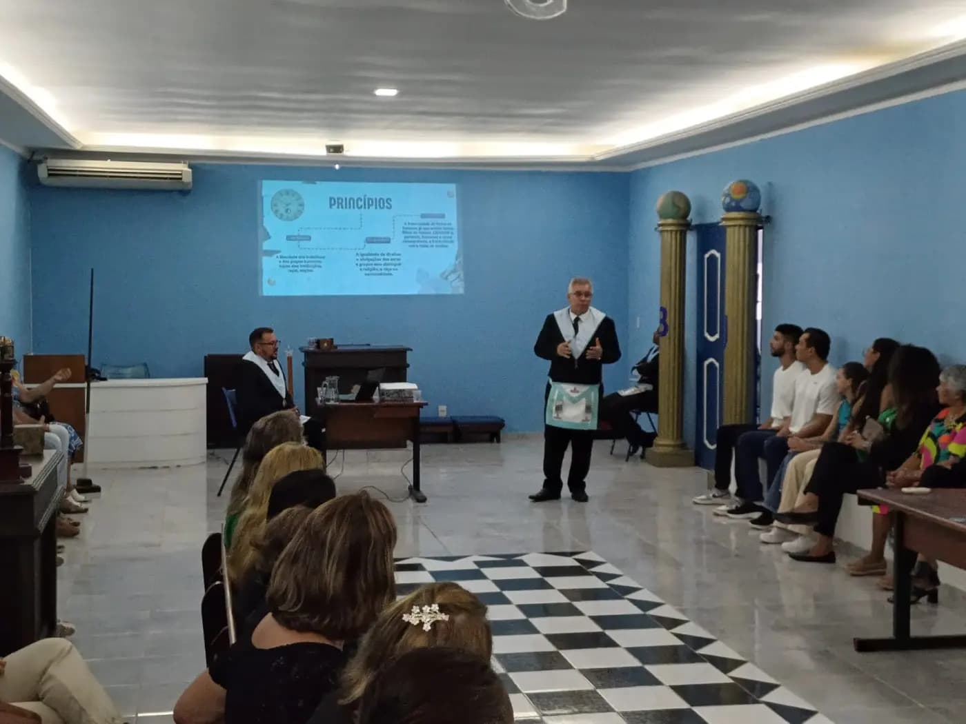 Registro fotográfico: SESSÃO MAGNA PÚBLICA ALUSIVA AO 31º ANO DE FUNDAÇÃO DA ARLS PEDRO ALVES PINHEIRO Nº 3.018, ORIENTE DE EXTREMOZ/RN.