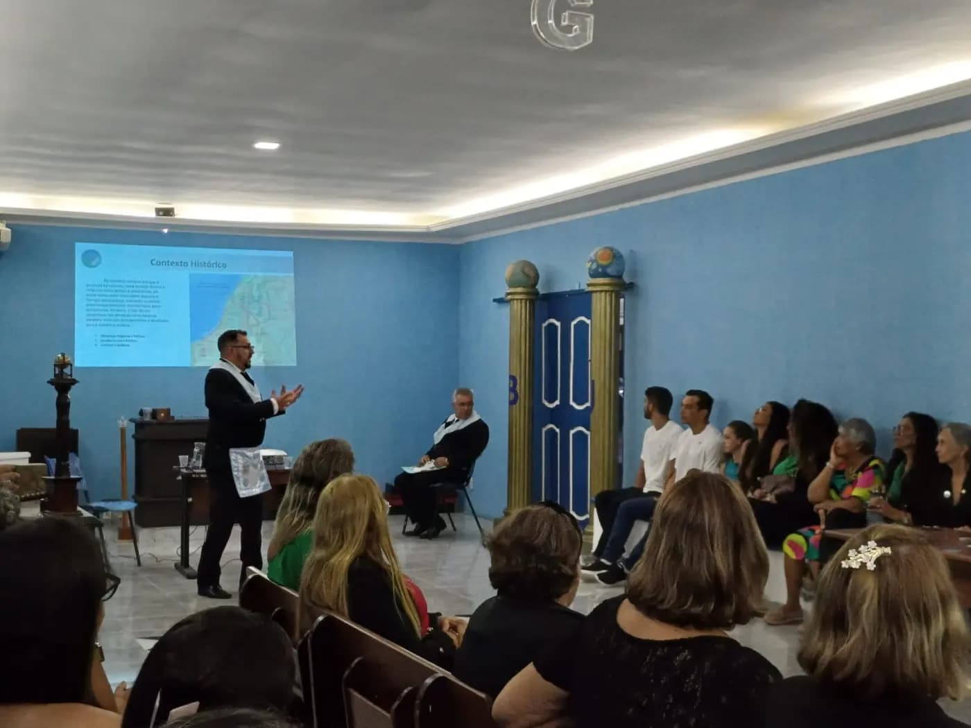Registro fotográfico: SESSÃO MAGNA PÚBLICA ALUSIVA AO 31º ANO DE FUNDAÇÃO DA ARLS PEDRO ALVES PINHEIRO Nº 3.018, ORIENTE DE EXTREMOZ/RN.