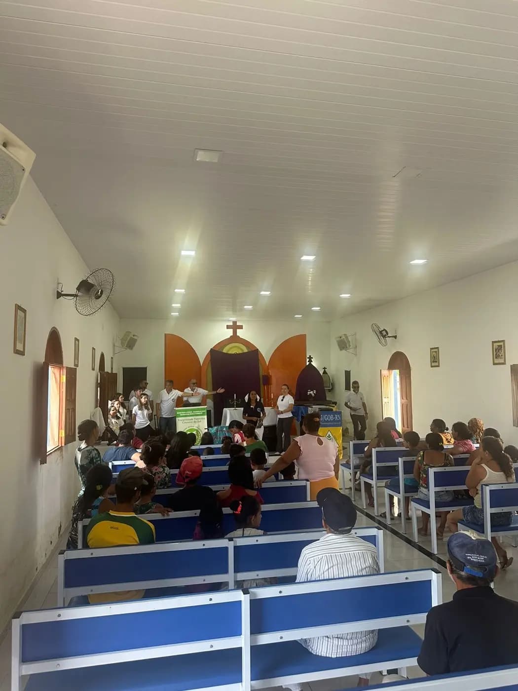 Registro fotográfico: AÇÃO FILANTRÓPICA REALIZADA PELA LOJA MAÇÔNICA UNIÃO E TRABALHO IV Nº 1.838, ORIENTE DE SANTA CRUZ/RN, EM CONJUNTO COM A FRATERNIDADE FEMININA CRUZEIRO DO SUL – SAMARITANAS UNIDAS, E O COM NÚCLEO ALFA UNIÃO E TRABALHO SANTACRUZENSE, DA AÇÃO PARAMAÇÔNICA JUVENIL (APJ).