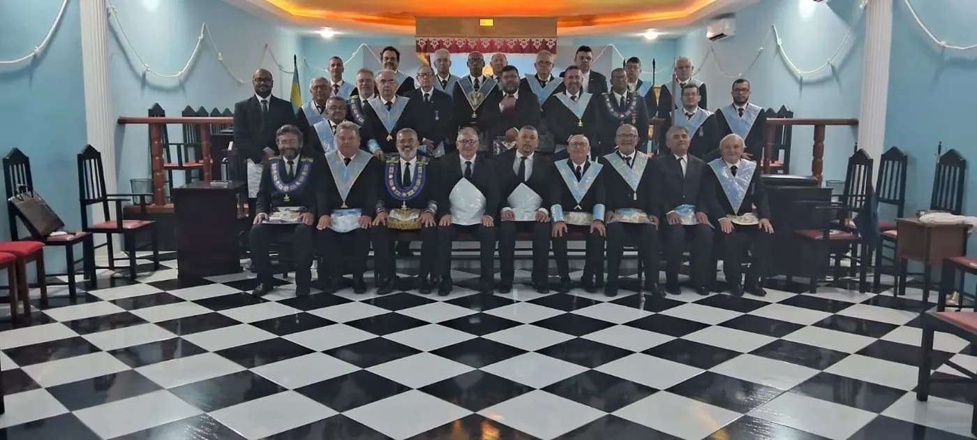 Registro fotográfico: PARTICIPAÇÃO DO GRÃO-MESTRE DO GOB/RN NA SESSÃO MAGNA DE INICIAÇÃO REALIZADA PELA ARLS GENTIL MARINHO N° 2.070, ORIENTE DE PARNAMIRIM/RN.