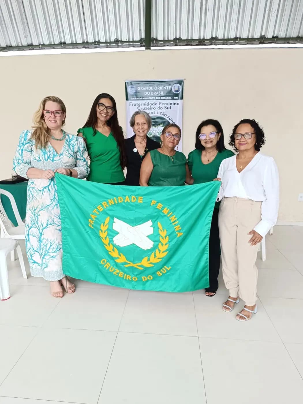 Registro fotográfico: PARTICIPAÇÃO DO GRÃO-MESTRE DO GOB/RN NA SESSÃO MAGNA DE INICIAÇÃO REALIZADA PELA ARLS GENTIL MARINHO N° 2.070, ORIENTE DE PARNAMIRIM/RN.