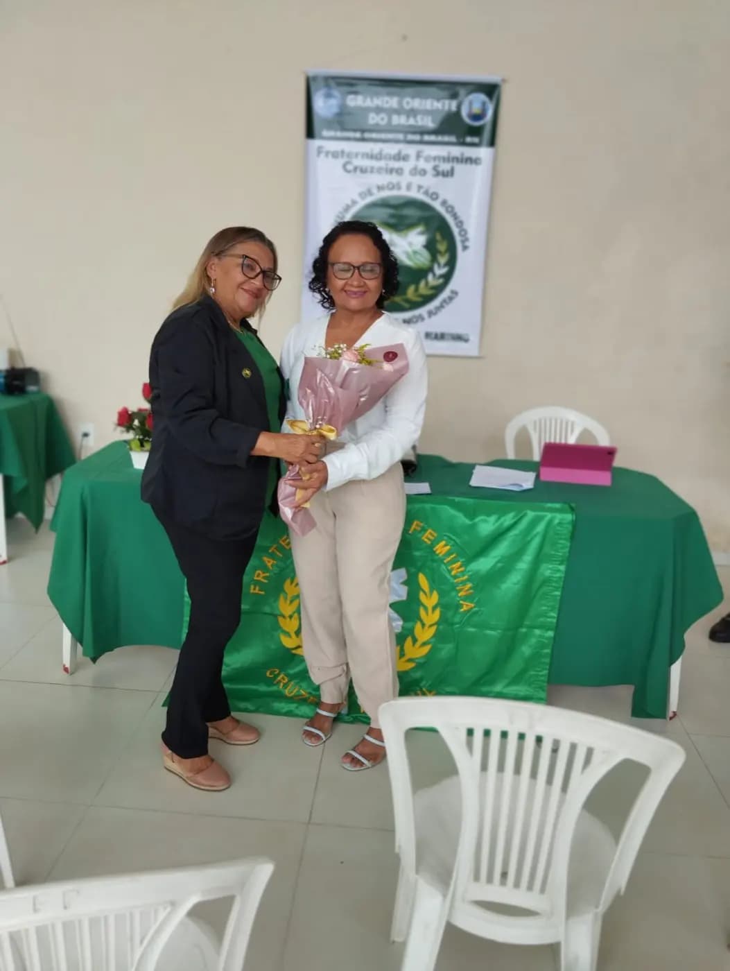 Registro fotográfico: PARTICIPAÇÃO DO GRÃO-MESTRE DO GOB/RN NA SESSÃO MAGNA DE INICIAÇÃO REALIZADA PELA ARLS GENTIL MARINHO N° 2.070, ORIENTE DE PARNAMIRIM/RN.