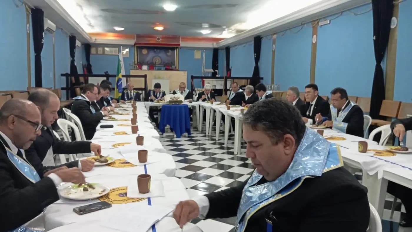 Registro fotográfico: BANQUETE RITUALÍSTICO EM HOMENAGEM AO 38º ANO DE FUNDAÇÃO DA ARLS MANOEL REGINALDO DA ROCHA Nº 2.439, ORIENTE DE PAU DOS FERROS/RN.