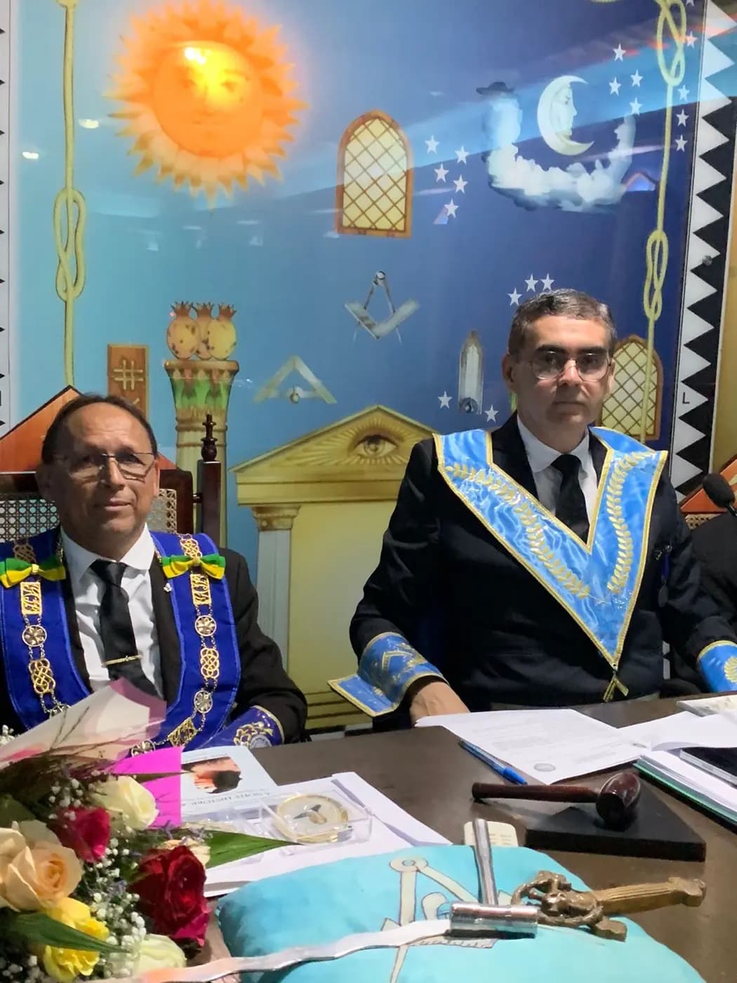 Registro fotográfico: PARTICIPAÇÃO DO GRÃO-MESTRE ADJUNTO DO GOB/RN NA SESSÃO MAGNA PÚBLICA “NOITE HISTÓRICA”, PROMOVIDA PELA LOJA MAÇÔNICA SEBASTIÃO VASCONCELOS DOS SANTOS Nº 3.759, ORIENTE DE MOSSORÓ/RN.