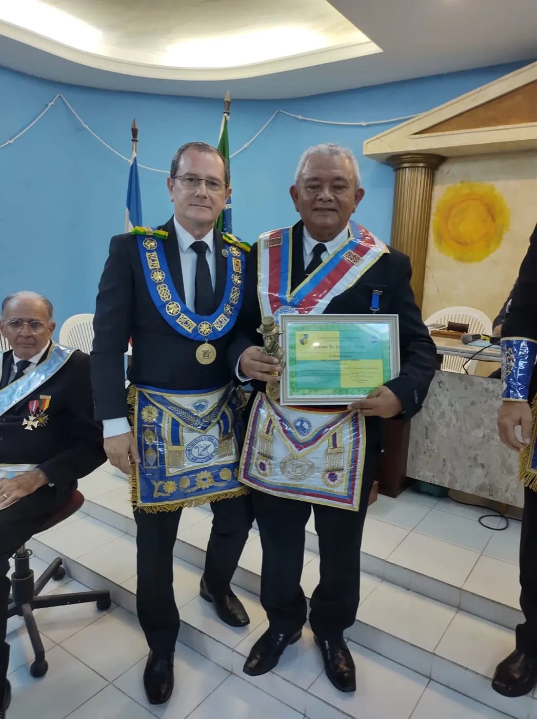 Registro fotográfico: PARTICIPAÇÃO DO GRÃO-MESTRE DO GOB/RN NA SESSÃO MAGNA ALUSIVA AO 13º ANO DE FUNDAÇÃO DA ARLS MONTEIRO LOBATO Nº 4.162, ORIENTE DE PARNAMIRIM/RN.