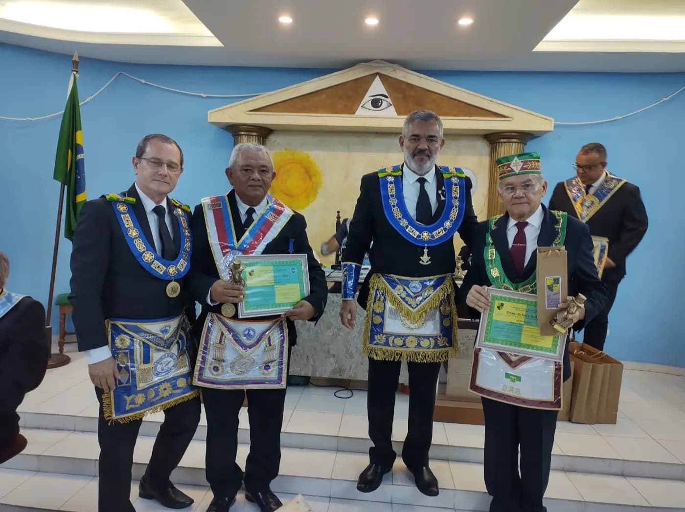 Registro fotográfico: PARTICIPAÇÃO DO GRÃO-MESTRE DO GOB/RN NA SESSÃO MAGNA ALUSIVA AO 13º ANO DE FUNDAÇÃO DA ARLS MONTEIRO LOBATO Nº 4.162, ORIENTE DE PARNAMIRIM/RN.