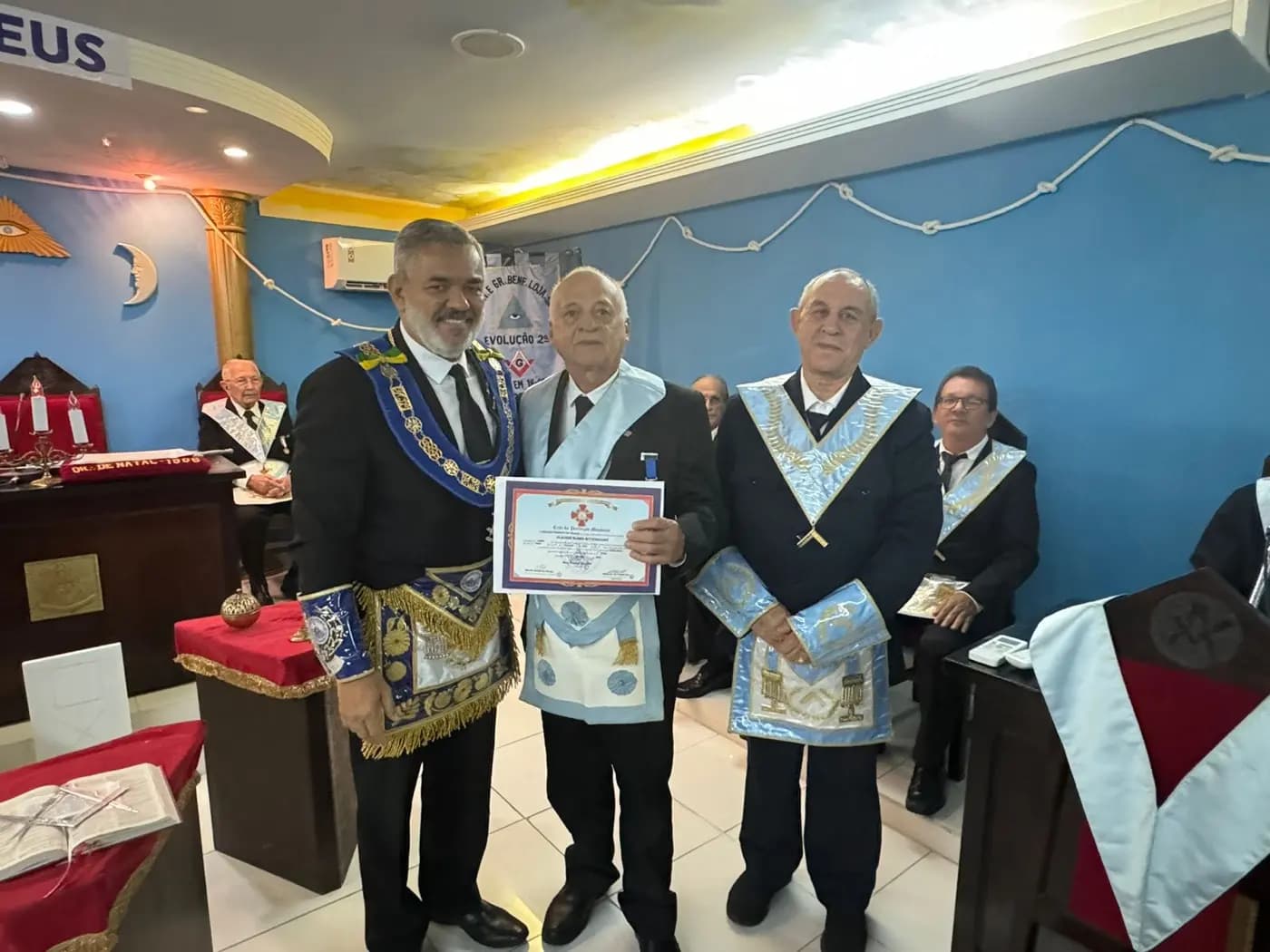 Registro fotográfico: PARTICIPAÇÃO DO GRÃO-MESTRE DO GOB/RN E COMITIVA NA SESSÃO ORDINÁRIA, NO GRAU DE APRENDIZ MAÇOM, DA ARLS EVOLUÇÃO SEGUNDA N° 852, ORIENTE DE NATAL/RN.