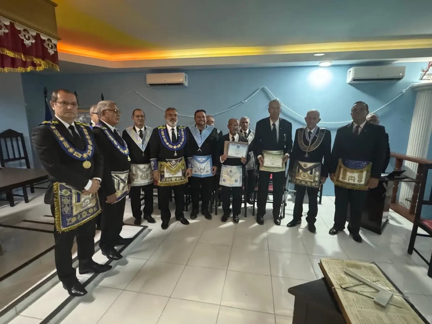 Registro fotográfico: PARTICIPAÇÃO DO GRÃO-MESTRE DO GOB/RN NA SESSÃO ORDINÁRIA NO GRAU DE APRENDIZ MAÇOM, DA ARLS 21 DE ABRIL Nº 1.864, ORIENTE DE PARNAMIRIM/RN.